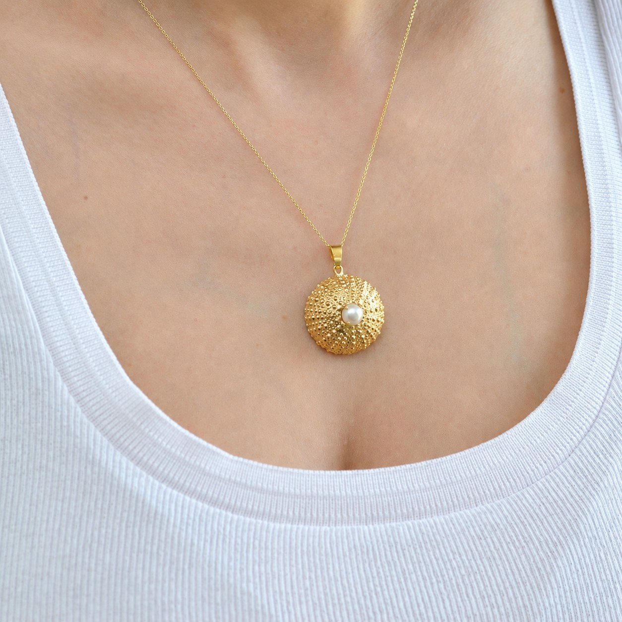 gold-sea-urchin-necklace-pearl-model.jpg Gold Sea Urchin Necklace with Pearl