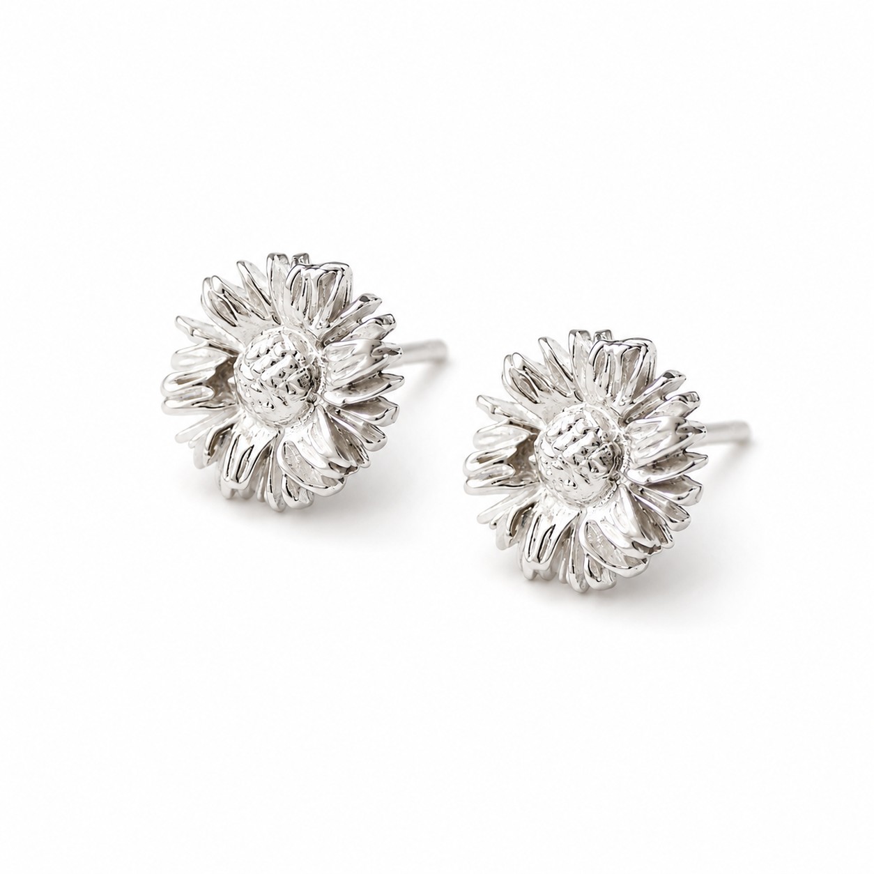 Gold-Sunflower-Stud-Earrings Silver sunflower stud earrings with floral design