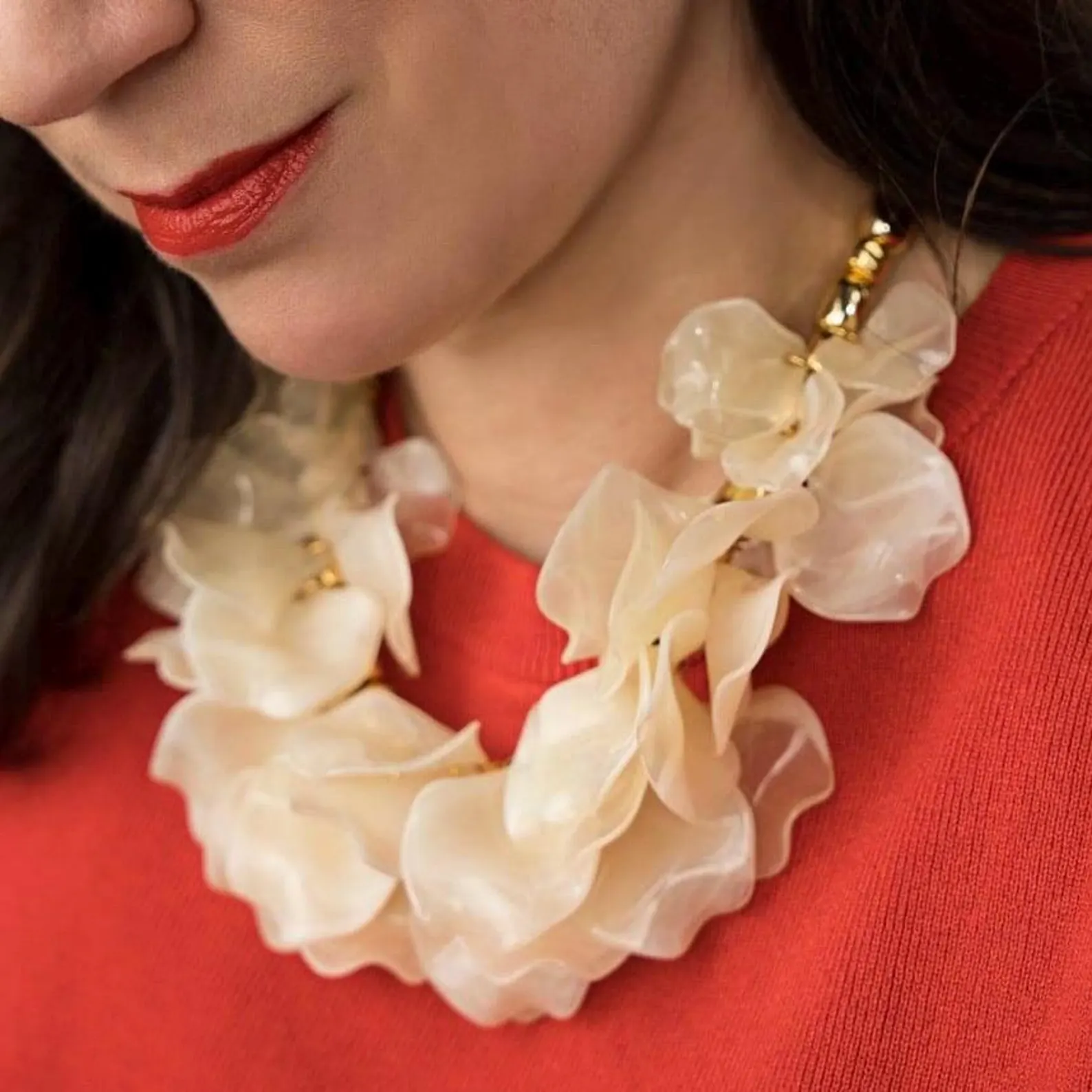 white-flower-gold-necklace White flower necklace for weddings and special occasions