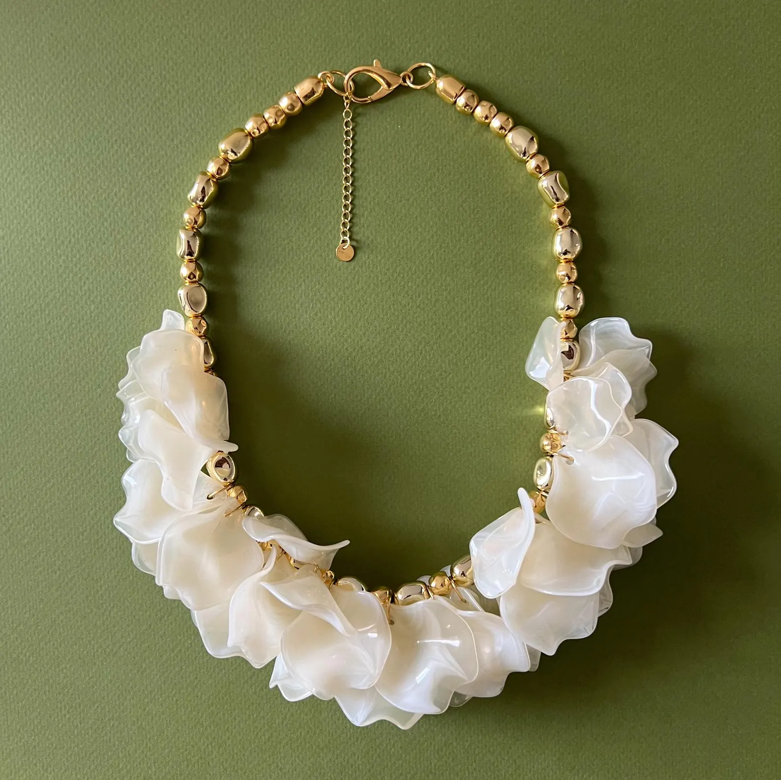 white-flower-gold-necklace White flower necklace for weddings and special occasions